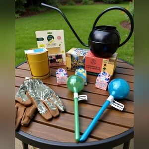 Garden Gift Bundle-Pizza Grow Kit Planters Gloves Watering Orbs & Pest Traps